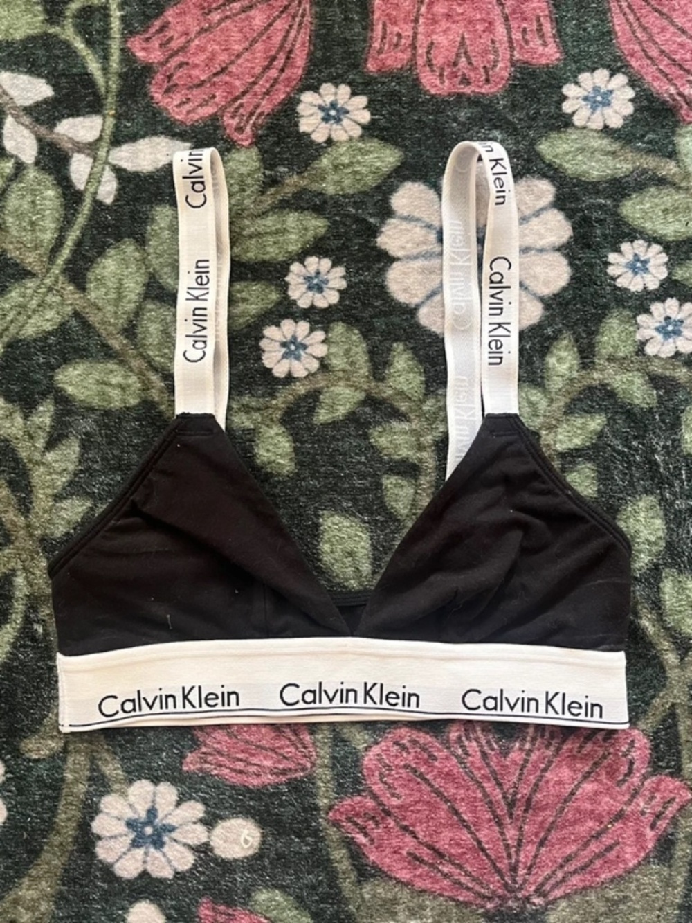 🍒 Calvin Klein Triangle Bralette 🍒